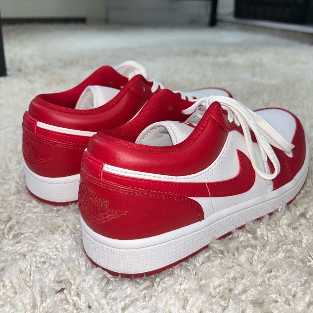 SIZE 8.5 MENS AIR JORDANS RETRO 1 LOW RED AND WHITE - Picture 3 of 8